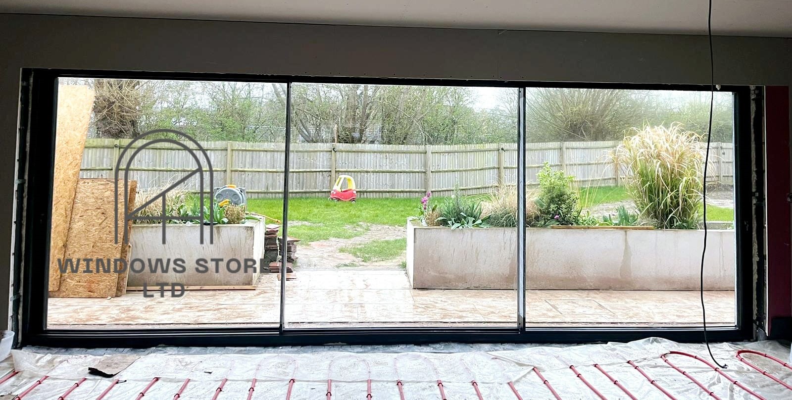 Thanks to the minimalist design and high aesthetics of the Corvision profile, give your home a modern and luxurious character.